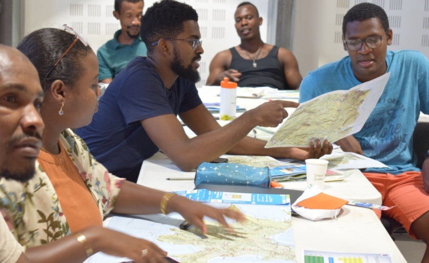 La 3CO en relation avec ses Offices de Tourisme et Sport organise la 1ère édition de La formation de guide accompagnateur de la randonnée au Pôle d’Excellence Rurale de Coconi depuis le 02 mai 2022