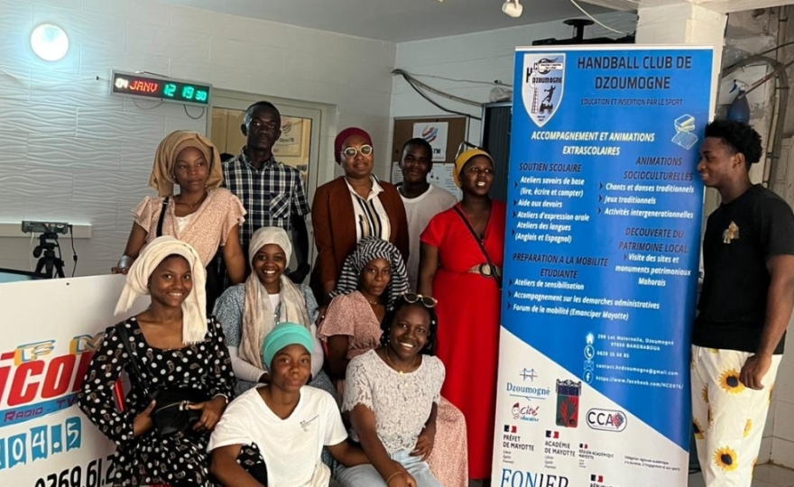 9 jeunes du Handball Club de Dzoumogné (HCD) en immersion à CHICONI FM