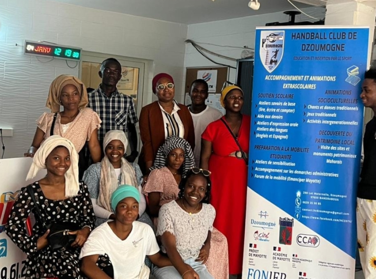 9 jeunes du Handball Club de Dzoumogné (HCD) en immersion à CHICONI FM